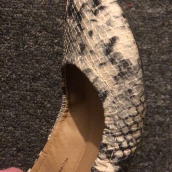 Mossimo Brand Women's Size 8.5 Black White Gray Snakeskin Print Ballet Flats - Picture 4 of 5